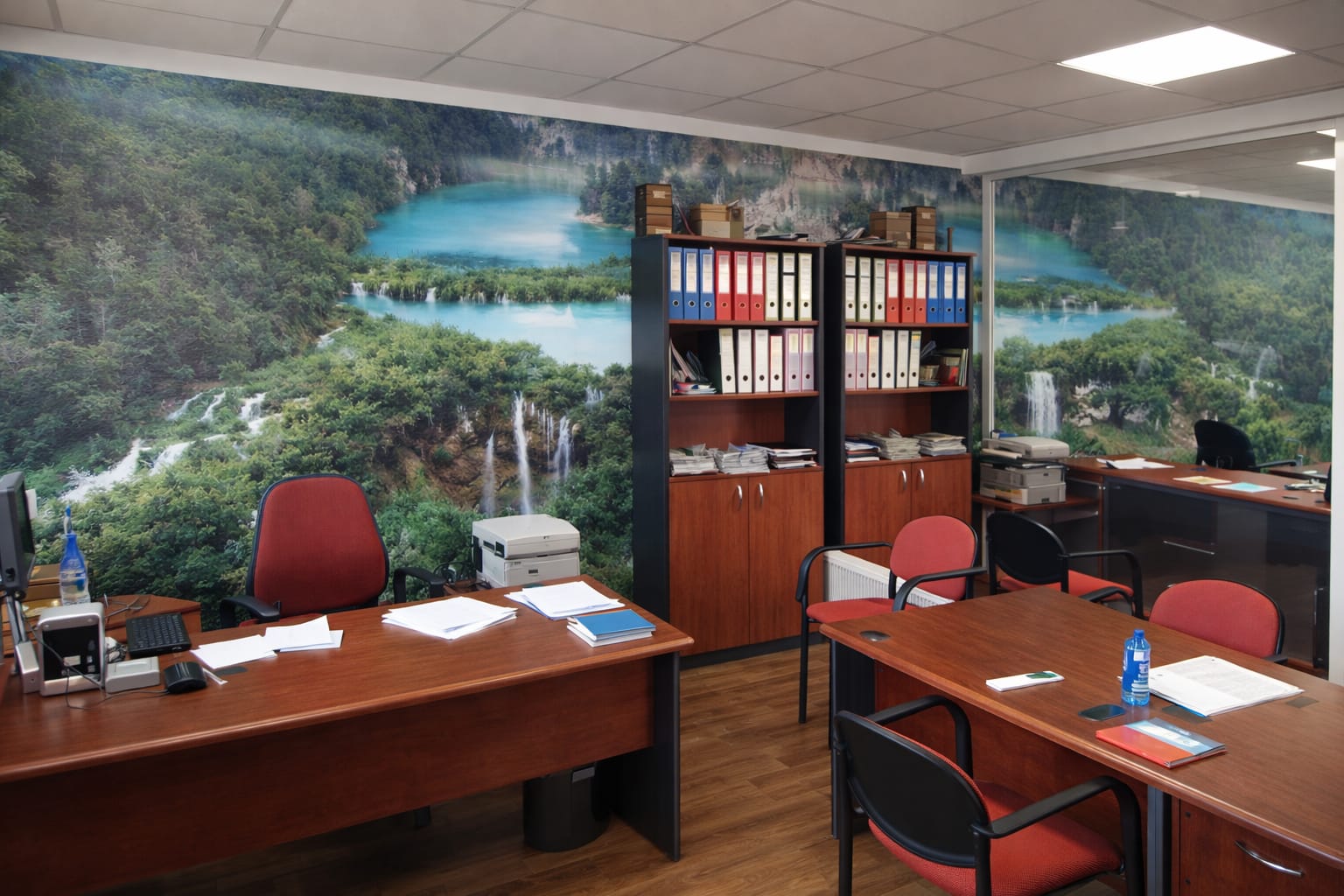 Interior de oficina de Aluveri 2000